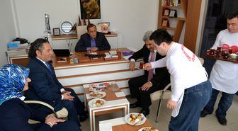 AK Parti'den 'Melek Yüzler'e Ziyaret