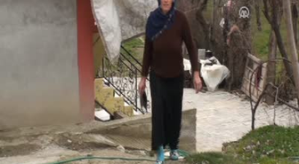 Hergün Bir Avuç Toprak Yiyor