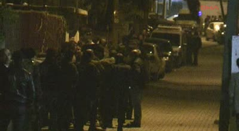 Cinnet Geçiren Adam, Eşini Vurdu, Oğlunu Rehin Aldı