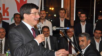 Bakan Davutoğlu, Diyarbakır'da Partililerle Buluştu