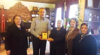 Yardımsevenler Derneği'nden Ünver'e Teşekkür Plaketi