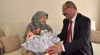 Başkan Altungün'den En Yaşlı Kuşadalıya Ziyaret