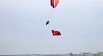 Gökyüzünde Bayrak Açtılar