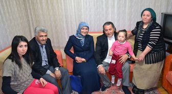 AK Parti'den Down Sendromlu Çocuklara Ziyaret