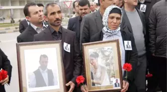 Adliye Önündeki Cinayetin Kurbanları Anıldı