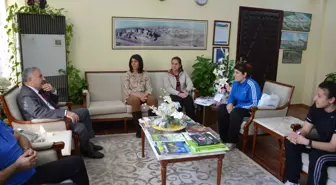 Bilek Güreşi Takımı Rektör Mutlu'yu Ziyaret Etti