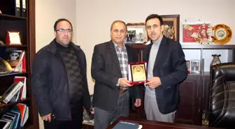 Suşehri Belediyespor'dan İşadamlarına Plaket