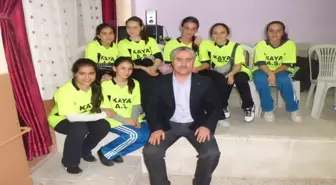 Kenan Evren Ortaokulu Öğrencileri Kupaya Doymuyor