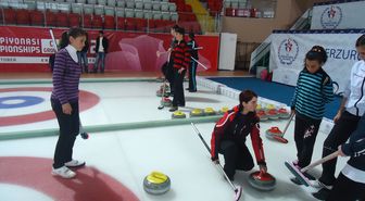 Kandilli'de Öğrencilere Curling Kursu