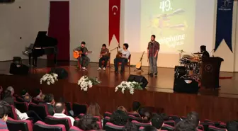 İyte, Kütüphane Haftasını Şarkılı Şiirli Kutladı