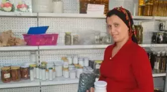 Kendi Ürettiği Deniz Tuzunu Satıyor