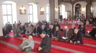 Orta Okul Öğrencilerinden Camide Hadis Yarışması