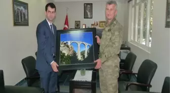 Tuğgeneral Celepoğlu'ndan Karaisalı Kaymakamı Sarı'ya Ziyaret