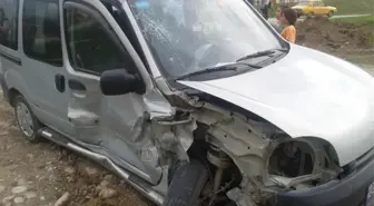 Kamyonetle Traktör Çarpıştı: 2 Yaralı