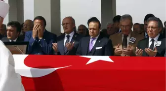 Zülfü Livaneli'nin Babası Toprağa Verildi