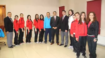 Bayan Boksörlerden Başkan Akın'a Ziyaret