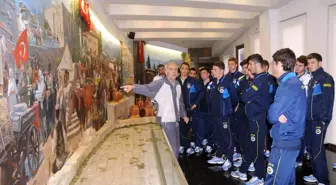 Fenerbahçe A2 Takımı Çanakkale Şehitler Anıtı'nı Gezdi