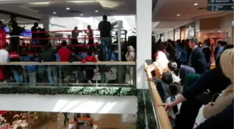 Gökhan Saki Hayranlarıyla Buluştu
