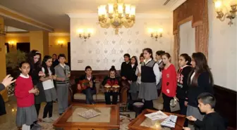 Minik Öğrencilerden Vali Harput'a Konser