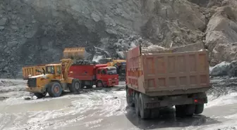 Taş Kamyonları Kontak Kapattı