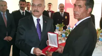 Kahraman Polise Devlet Övünç Madalyası