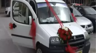 Gelinlikle Sınava Girdi