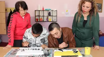 Engelli Çocuklar Ressamlara Taş Çıkartıyor