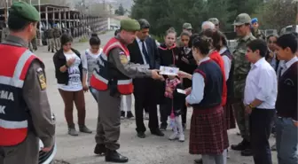 Mehmetçik, Kışlada Öğrencileri Ağırladı