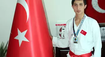 Gökhan Filiz Bosna Hersek'te Bronz Madalya ile Döndü