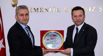 Görevi Sona Eren Encümen Üyelerine Plaket