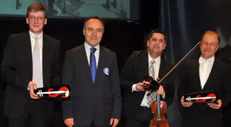 Vali Altıparmak Yunus Çocuklar Keman Orkestrası Konserini İzledi