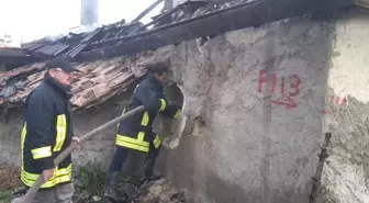 Hisarcık'ta Ahşap Ev Yangını