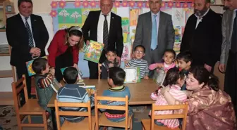 Kızılay, Öğrencilere Kitap Seti Hediye Etti