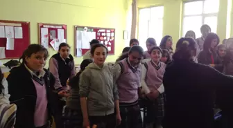 Kursiyerlerden Öğrencilere Saç Bakımı