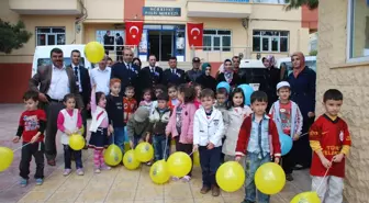 Öğrencilerden Polislere Karanfil