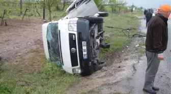 Öğrenci Servisine Kamyon Çarptı, 16 Yaralı