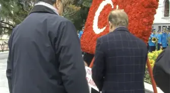 Müdür Gedik'ten Çelenk Koyma Dersi