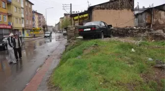 Çalıntı Otomobil Bahçe Duvarına Çarptı