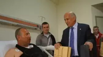 Kızılay Genel Başkanı Akar'dan, Somali'deki Patlamada Yaralanan Kızılay Ekibine Ziyaret