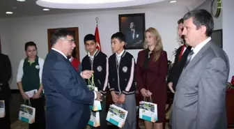 Vali Başarılı Öğrencileri Ağırladı