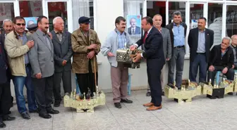 CHP'den Altı Kişiye Ayakkabı Boya Sandığı