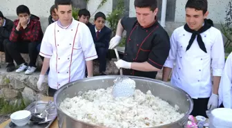 Turizm Lisesi Öğrencilerinden Pilav Şenliği