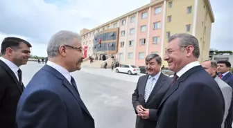 Vali Celalettin Cerrah, İşadamı Fuat Tosyalı ile Okullara Ziyaret Etti