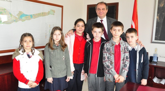 Dalgıç, Küçük Öğrencinin Sorularını Cevapladı