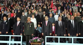 Sarıkamış'ta 23 Nisan Coşkusu Salona Sığmadı
