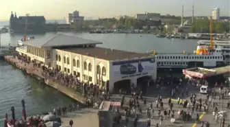 Kadıköy'deki Eminönü İskelesi Yakınındaki Kafeye Yolcu Vapuru Çarptı (3)