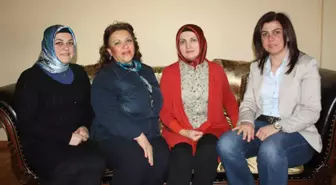 AK Parti Düzce Kadın Kollarından Gönül Elçileri Projesine Destek