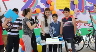 Üniversite Öğrencilerinden 'Engelleri Bisikletle Kaldırıyoruz' Etkinliği