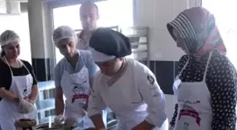 Pendik Belediyesinden Nişanlı Çiftlere Yemek Kursu