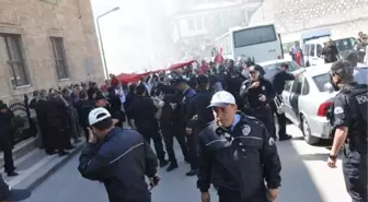 Akil Toplantı Öncesi Biber Gazı